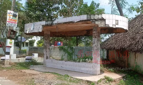 சேதமடைந்த பயணிகள் நிழலகத்தை சீரமைக்க வேண்டும்