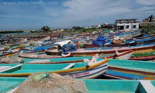 மீனவர்கள் 2-வது நாளாக மீன்பிடிக்க செல்லவில்லை மீனவர்கள் 2-வது நாளாக மீன்பிடிக்க செல்லவில்லை