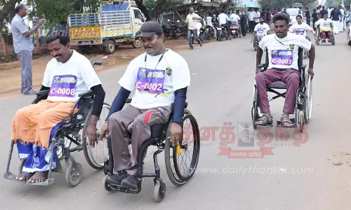 வீல் சேர் மினி மாரத்தான் போட்டி