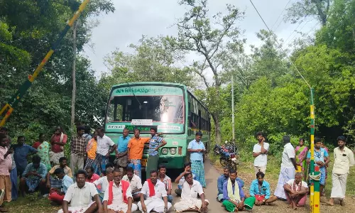 இந்திய கம்யூனிஸ்டு கட்சியினர் திடீர் சாலை மறியல்