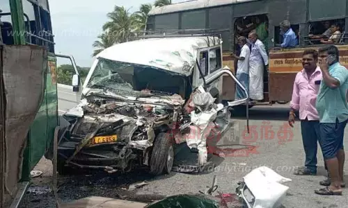 கார் மீது அரசு பஸ் மோதி 8 பேர் படுகாயம்