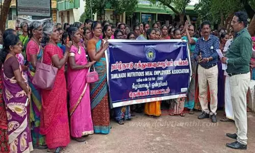 சத்துணவு ஊழியர்கள் ஆர்ப்பாட்டம்