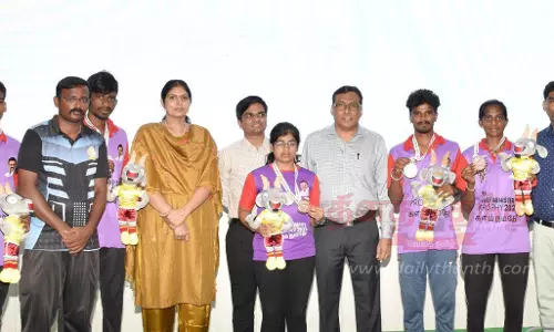 முதல்-அமைச்சர் கோப்பை விளையாட்டு போட்டிகளில் வென்றவீரர், வீராங்கனைகளுக்கு கலெக்டர் பாராட்டு முதல்-அமைச்சர் கோப்பை விளையாட்டு போட்டிகளில் வென்றவீரர், வீராங்கனைகளுக்கு கலெக்டர் பாராட்டு