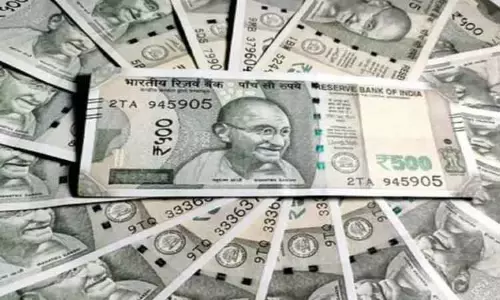 ஓடும் பஸ்சில் பெண்ணிடம் ரூ.40 ஆயிரம் திருட்டு ஓடும் பஸ்சில் பெண்ணிடம் ரூ.40 ஆயிரம் திருட்டு