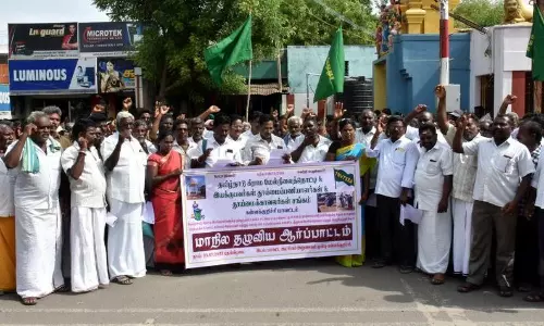 கள்ளக்குறிச்சியில் மேல்நிலை நீர்த்தேக்க தொட்டி ஆபரேட்டர்கள் ஆர்ப்பாட்டம்
