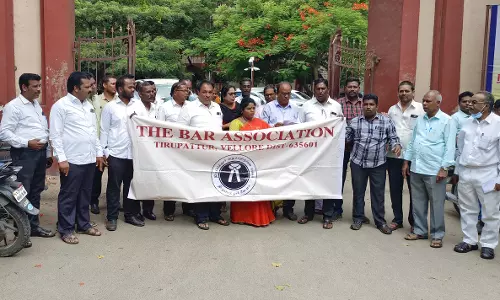 வழக்கறிஞர்கள் ஆர்ப்பாட்டம்