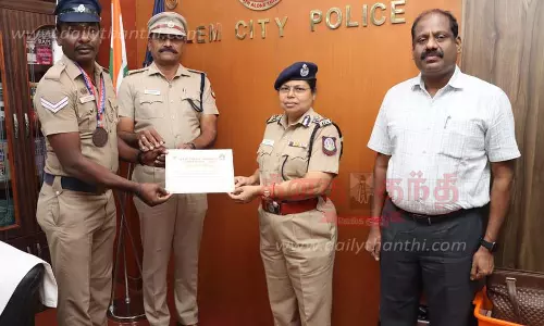 மாநில துப்பாக்கி சுடும் போட்டியில் சாதனை:சேலம் போலீஸ்காரருக்கு, கமிஷனர் பாராட்டு மாநில துப்பாக்கி சுடும் போட்டியில் சாதனை:சேலம் போலீஸ்காரருக்கு, கமிஷனர் பாராட்டு