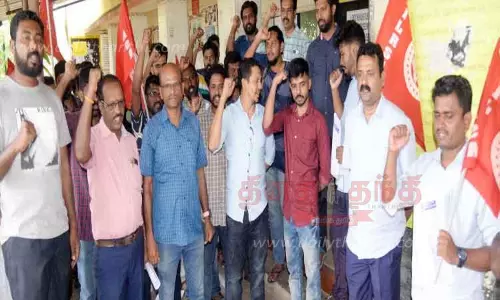 ரெயில் என்ஜின் டிரைவர்கள் ஆர்ப்பாட்டம் ரெயில் என்ஜின் டிரைவர்கள் ஆர்ப்பாட்டம்