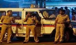 தொழில் அதிபர் டாக்சியில் மறந்துவிட்டு சென்ற ரூ.42 லட்சத்தை கண்டுபிடித்து கொடுத்த போலீசார்