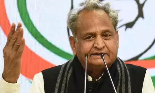 அவதூறு வழக்கில் ராஜஸ்தான் முதல்-மந்திரி அசோக் கெலாட் நேரில் ஆஜராக டெல்லி கோர்ட்டு சம்மன்