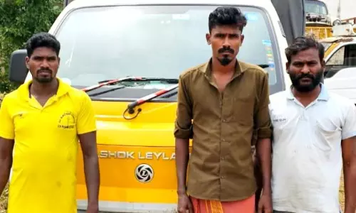 ரேஷன் அரிசியை கடத்திய 4 பேர் கைது