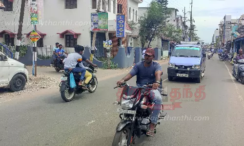 நாகூர்-நாகை சாலையில் விபத்து ஏற்படும் அபாயம்