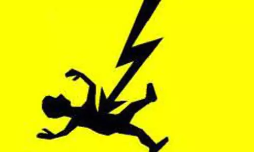 நாசரேத் அருகே மின்சாரம் தாக்கி ஊழியர் காயம்