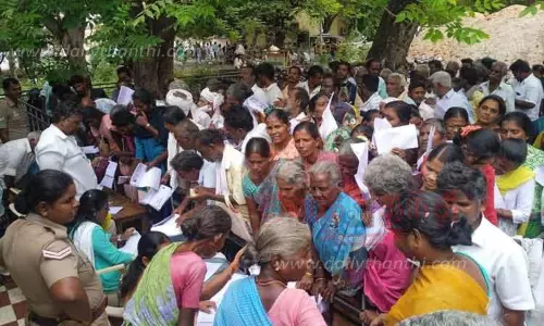 மாற்றுத்திறனாளிகளுக்கு அடையாள அட்டை வழங்கும் சிறப்பு முகாம்