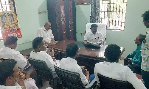 பயணிகள் நிழற்குடை, குடிநீர் தொட்டியை பயன்பாட்டுக்கு கொண்டு வர நடவடிக்கை பயணிகள் நிழற்குடை, குடிநீர் தொட்டியை பயன்பாட்டுக்கு கொண்டு வர நடவடிக்கை