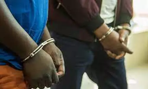 ரூ.2 ஆயிரம் நோட்டை மாற்றும் நக்சலைட்டு முயற்சி முறியடிப்பு ரூ.2 ஆயிரம் நோட்டை மாற்றும் நக்சலைட்டு முயற்சி முறியடிப்பு