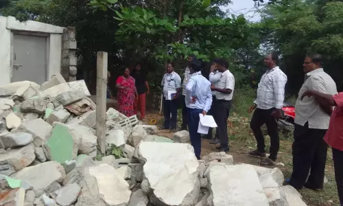 ஆக்கிரமித்து கட்டப்பட்ட வீடு அகற்றம்