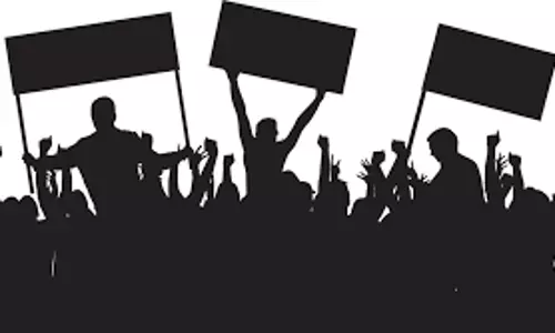 பெரம்பலூர் மாவட்ட போலீஸ் சூப்பிரண்டு அலுவலகத்தில் பெண் தர்ணா பெரம்பலூர் மாவட்ட போலீஸ் சூப்பிரண்டு அலுவலகத்தில் பெண் தர்ணா