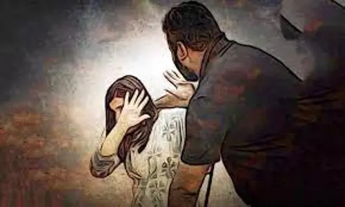 தலைமை ஆசிரியர் பாலியல் தொல்லை கொடுப்பதாக ஆசிரியை புகார்