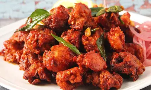 ஓட்டல்களில் விற்பனைக்கு வைத்திருந்த புரோட்டா, சிக்கன் பறிமுதல்