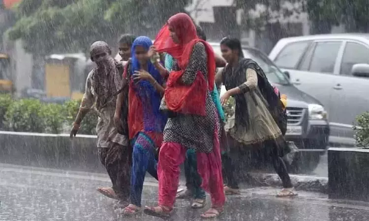 தமிழகத்தில் 10 மாவட்டங்களில் அடுத்த 3 மணி நேரத்தில் மிதமான மழைக்கு வாய்ப்பு - சென்னை வானிலை ஆய்வு மையம் தகவல்