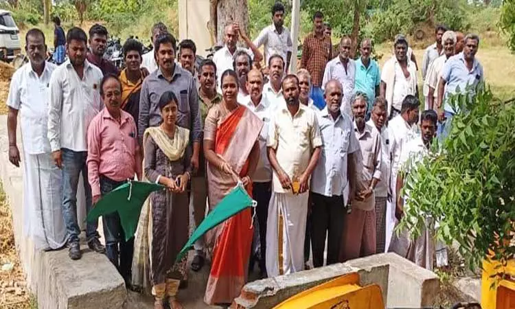 நாலுமாவடி இயேசு விடுவிக்கிறார் ஊழியம் சார்பில் ஆறுமுகமங்கலம் பாசனமடை வாய்க்கால் சீரமைப்பு பணி