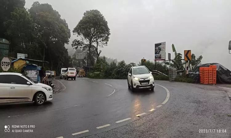 நீலகிரியில் 5 நாட்கள் பெய்த மழைக்கு 10 வீடுகள் சேதம்-22 இடங்களில் மரங்கள் முறிந்து விழுந்தன