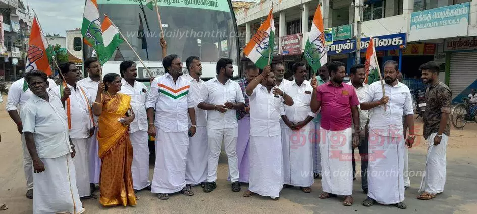 காங்கிரஸ் கட்சியினர் சாலைமறியல்-ஆர்ப்பாட்டம்