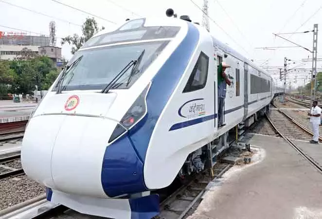 31,475 பயணிகளிடம் ரூ.3¼ கோடி அபராதம் வசூல் 31,475 பயணிகளிடம் ரூ.3¼ கோடி அபராதம் வசூல்