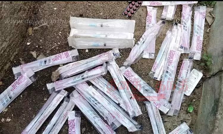 கேட்பாரற்று கிடந்த ஊசி, மருந்து, மாத்திரைகள்