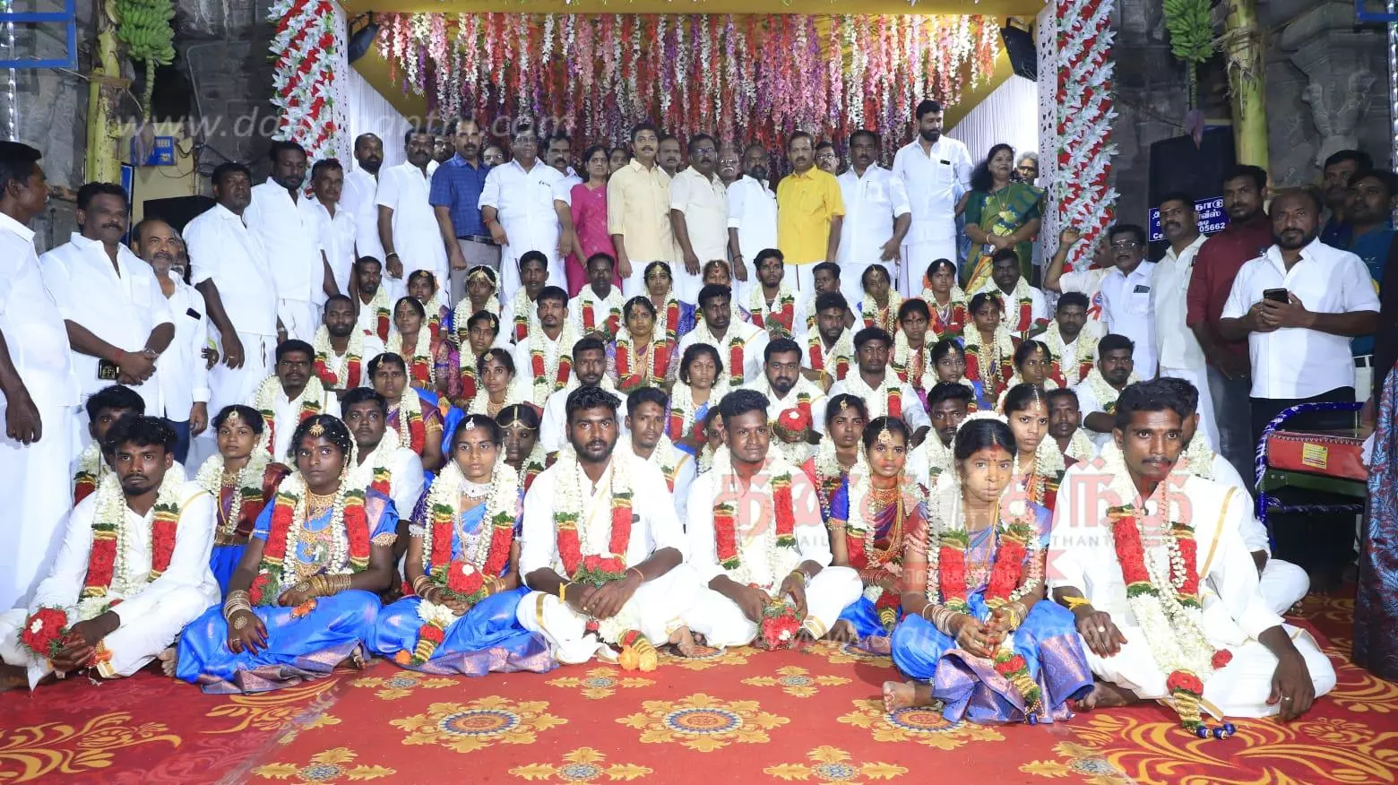 மன்னார்குடி ராஜகோபாலசாமி கோவிலில் 26 ஜோடிகளுக்கு திருமணம்