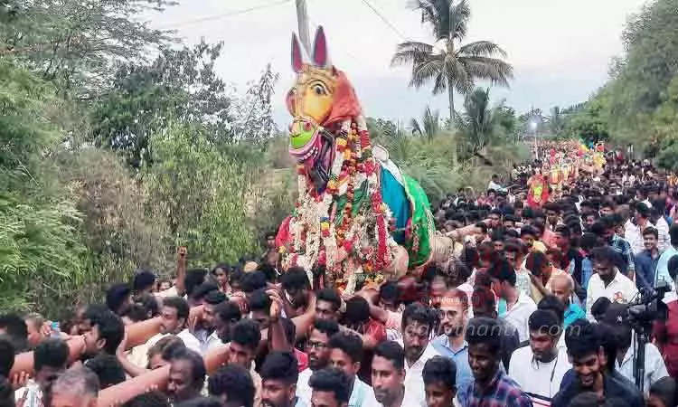 எம்.சூரக்குடியில் புரவி எடுப்பு திருவிழா எம்.சூரக்குடியில் புரவி எடுப்பு திருவிழா
