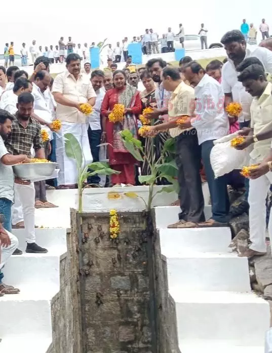 சூளகிரி சின்னார் அணையில் இருந்து தண்ணீர் திறப்பு871 ஏக்கர் நிலங்கள் பாசன வசதி பெறும்