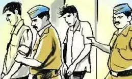 உதவி செய்வதாக கூறி வங்கி வாடிக்கையாளரிடம் பண மோசடி செய்த 3 பேர் கைது