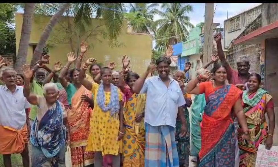 கிராம நிர்வாக அலுவலரை கண்டித்து பொதுமக்கள் ஆர்ப்பாட்டம்