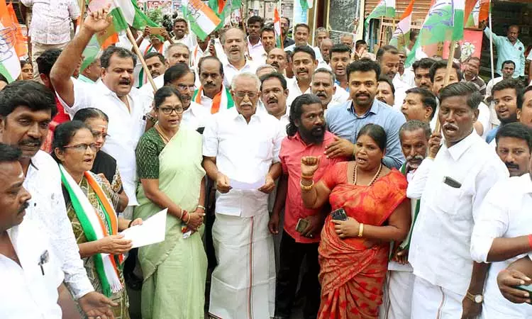 காங்கிரஸ் கட்சியினர் ஆர்ப்பாட்டம்