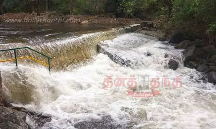பாபநாசம் அணையில் இருந்து தண்ணீர் திறப்பு அதிகரிப்பு-களக்காடு தலையணையில் வெள்ளப்பெருக்கு