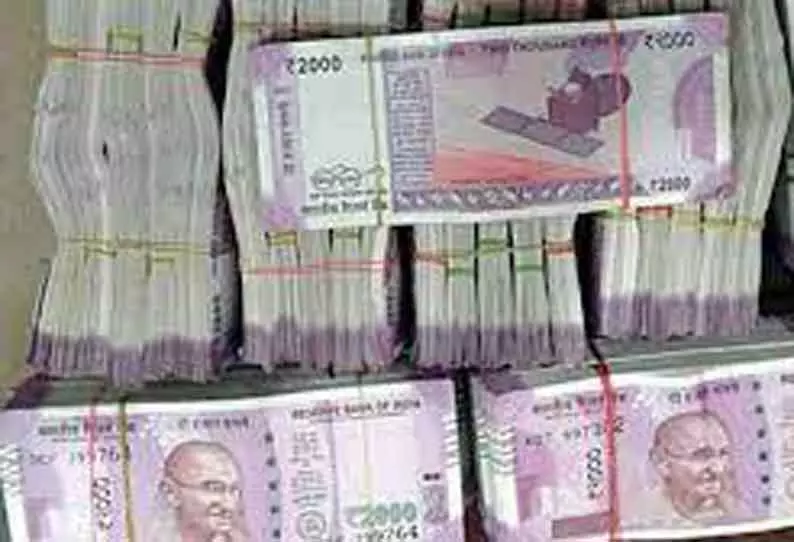 மோட்டார் சைக்கிளில் விவசாயி வைத்திருந்தநகை அடகு வைத்த  ரூ.2 லட்சம் திருட்டுகொளத்தூரில் துணிகரம்