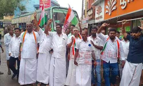 காங்கிரஸ் கட்சியினர் சாலை மறியல்