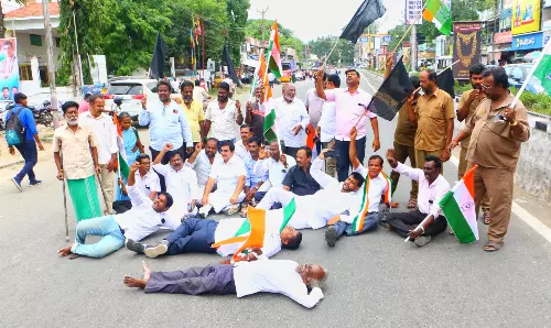 காங்கிரஸ் கட்சியினர் சாலை மறியல்