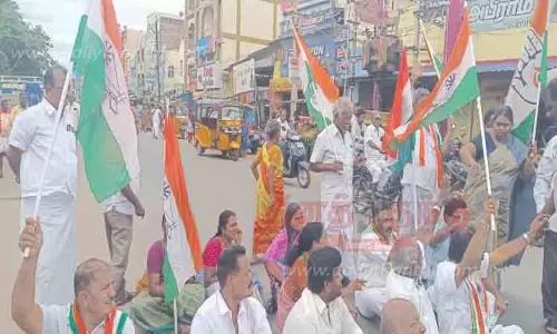 காங்கிரஸ் கட்சியினர் சாலை மறியல்