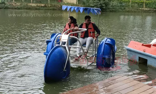 ஏற்காட்டில் புதிய படகு அறிமுகம்சுற்றுலா பயணிகள் மகிழ்ச்சி