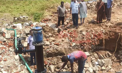 ஓமலூர் கோல்காரன்வளைவு அருகேஉடைந்த கூட்டுக்குடிநீர் குழாய் வால்வு சீரமைக்கப்பட்டது