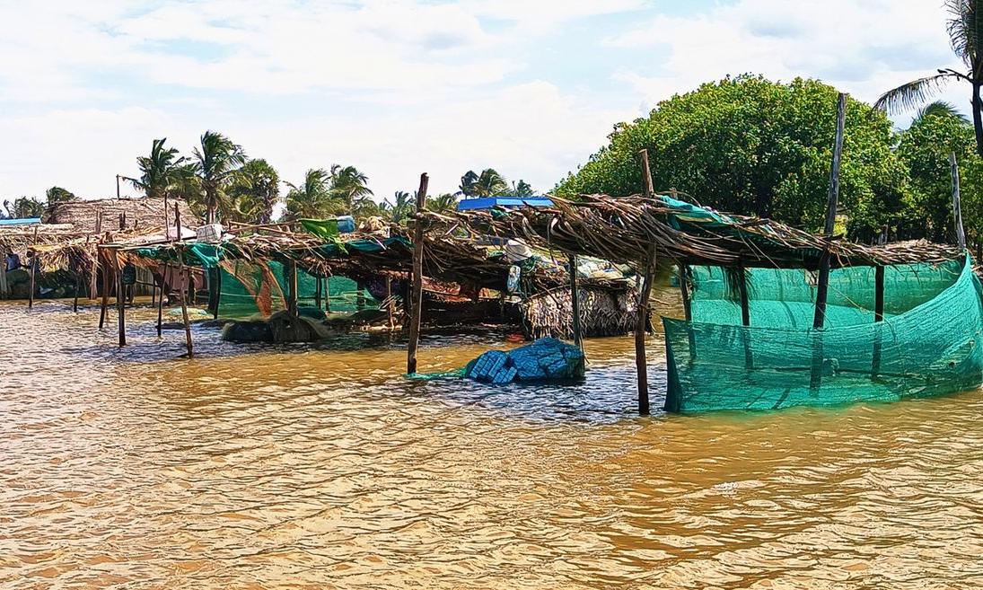 Sea water entered the residences due to sudden sea rage in Marakana ...