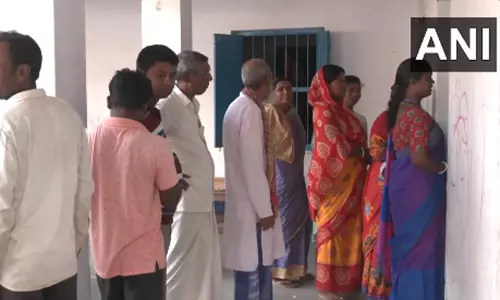 மேற்கு வங்காளம்; பஞ்சாயத்து தேர்தலுக்கான வாக்கு பதிவு தொடக்கம்