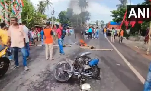 மேற்கு வங்காள பஞ்சாயத்து தேர்தல்; தொண்டர்கள் படுகொலை என பா.ஜ.க., திரிணாமுல் காங்கிரஸ் பரபரப்பு குற்றச்சாட்டு