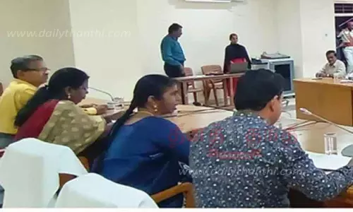 ரூ.1000 வழங்கும் திட்டத்தில் அரசியல் கட்சியினரிடம் விண்ணப்பங்கள் வழங்கினால் நடவடிக்கை