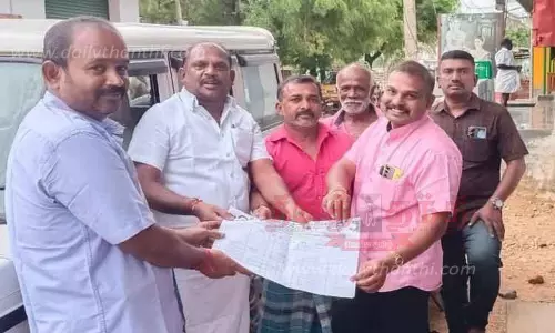 அ.தி.மு.க. உறுப்பினர் சேர்க்கை படிவம் வினியோகம்