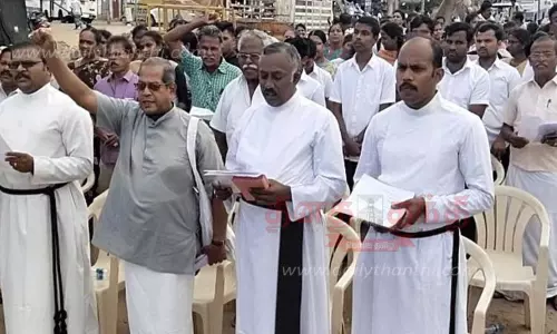 கிறிஸ்தவ வாழ்வுரிமை இயக்கத்தினர் ஆர்ப்பாட்டம் கிறிஸ்தவ வாழ்வுரிமை இயக்கத்தினர் ஆர்ப்பாட்டம்