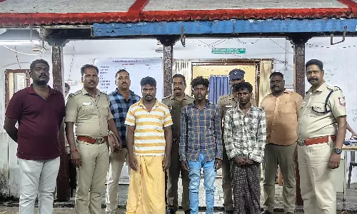 கல்வீசி பஸ் கண்ணாடிகளை உடைத்த 4 பேர் கைது